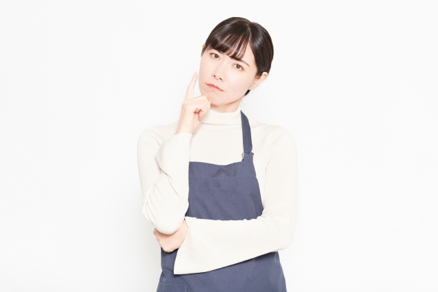 移動販売車について考える女性